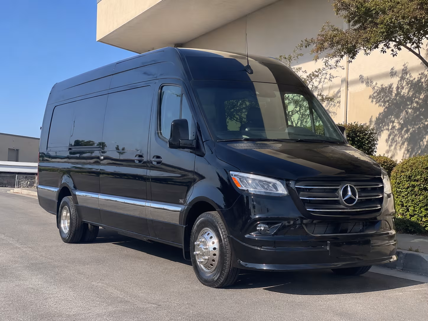 bus rental options for milpitas trips